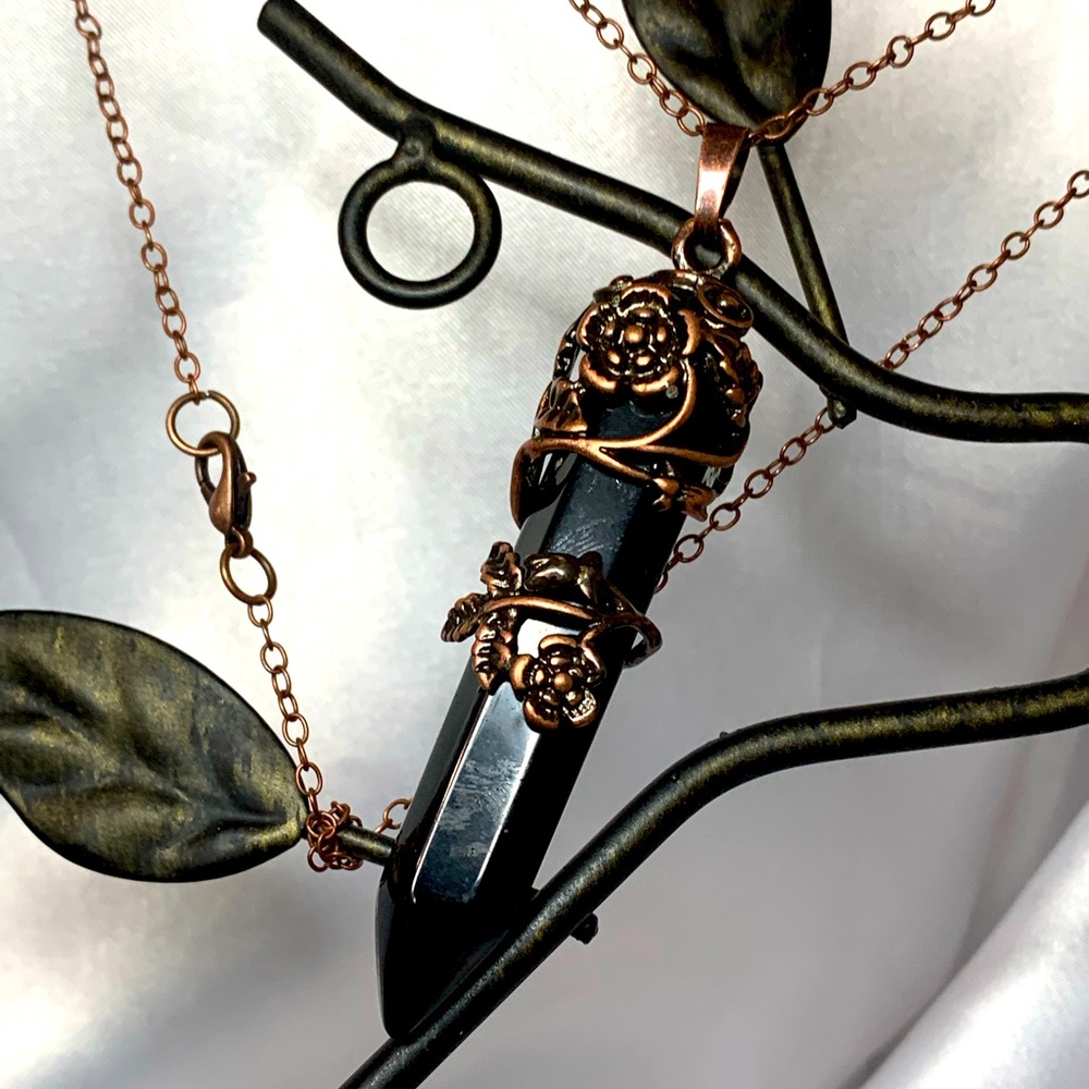 Onyx pointer pendant wrapped in a Copper flower, in a Copper chain necklace.